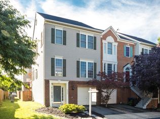 25563 Fretton Sq, Chantilly, VA 20152