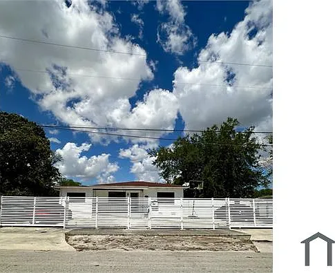 2467 NW 95th Ter #A — Photo 8