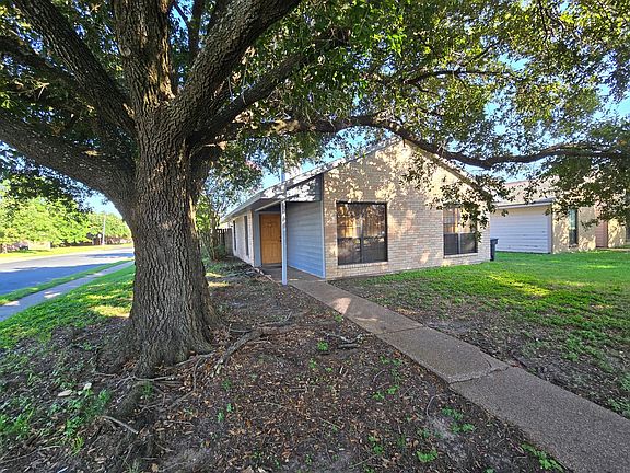 2nd image of 822 Camellia Ct