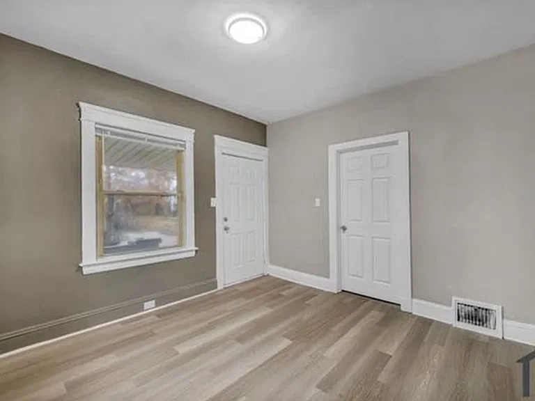 2807 E 124th St #1 — Photo 11