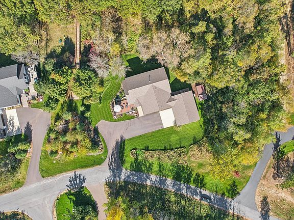 2nd image of 902 Crane Hill Trl