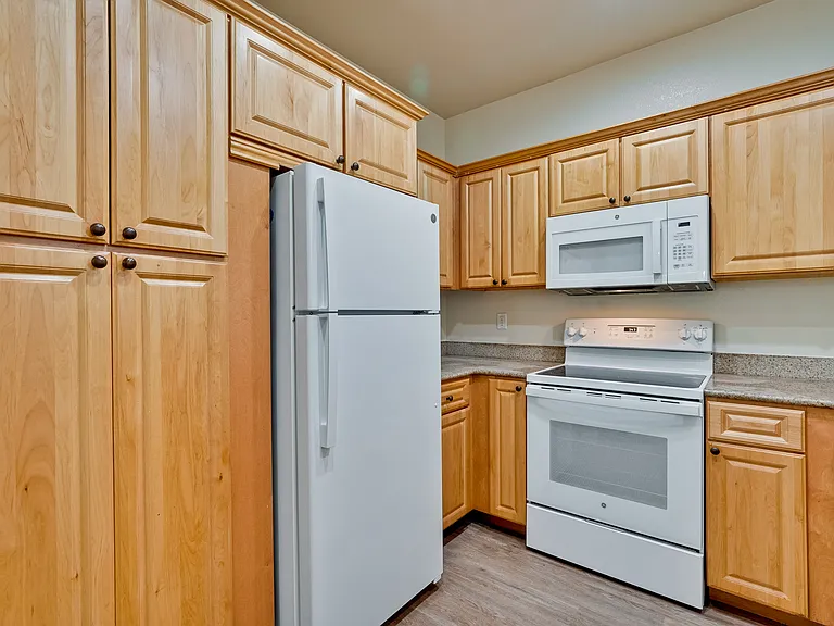 Encinal Place Apartments — Photo 24