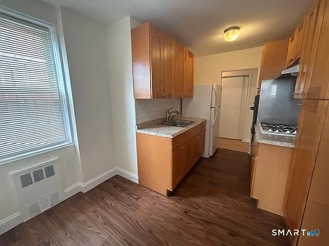 39 Glenbrook Rd #3U — Photo 1