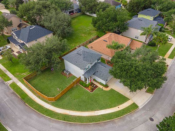 4th image of 309 Summercove Cir
