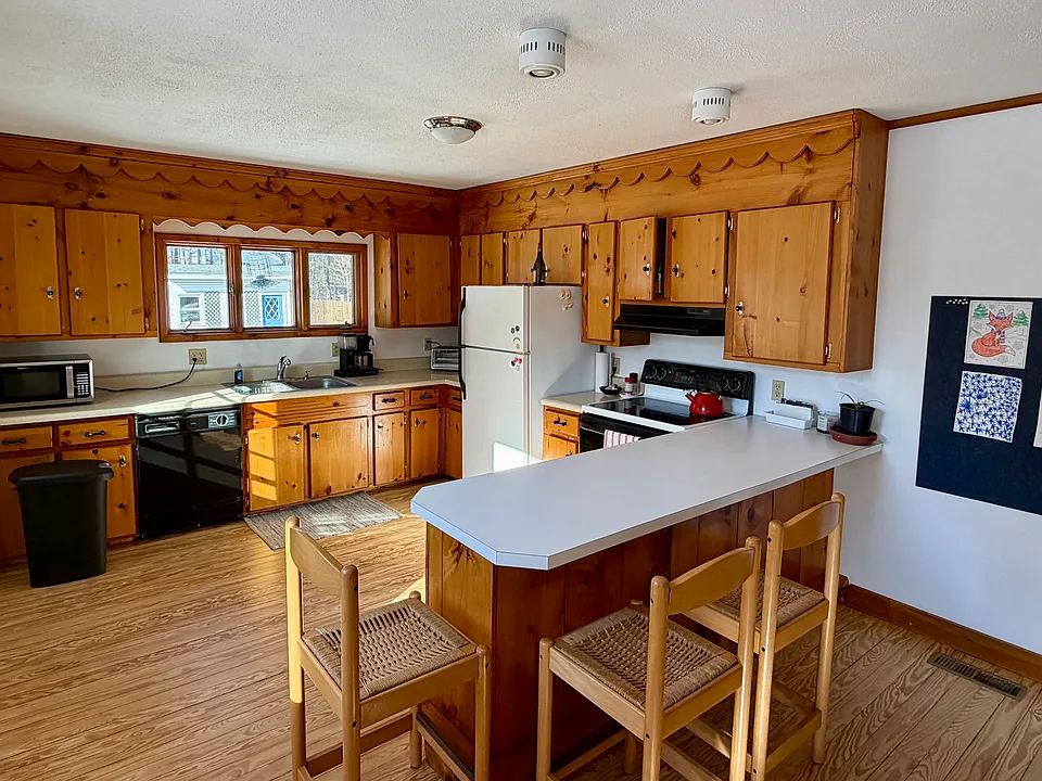 spacious kitchen with dishwasher