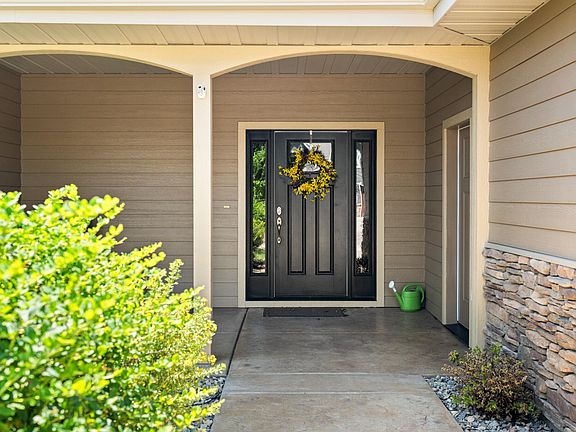 4th image of 2126 Littlehorn Dr