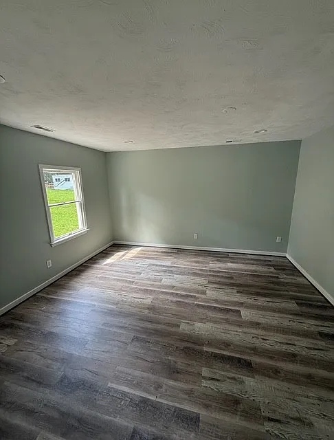 2 bed, 1800 sqft, $1,800 — Photo 3