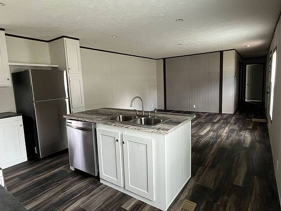 5th image of 14142 Lorraine Rd #47