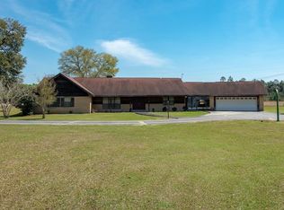 76 Rayburn Rd, Carriere, MS 39426