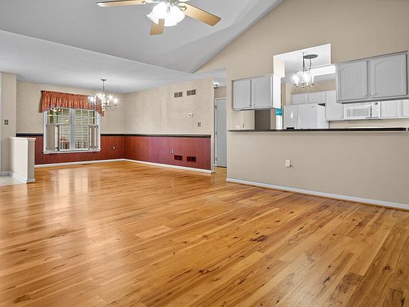 5th image of 404 Michigan Dr