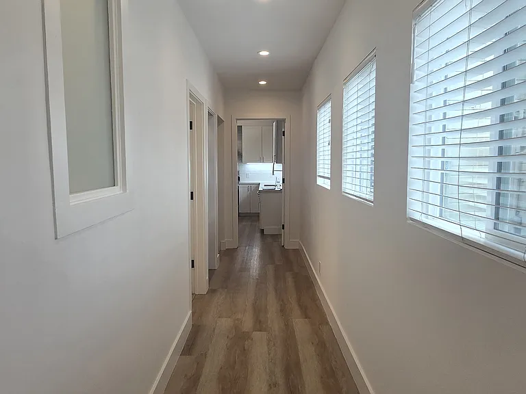 1649 La Salle Ave #1649 — Photo 16