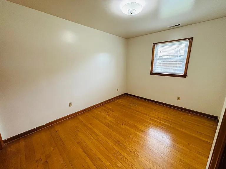 2 Bedroom, 1 Bath Apartment — Photo 14