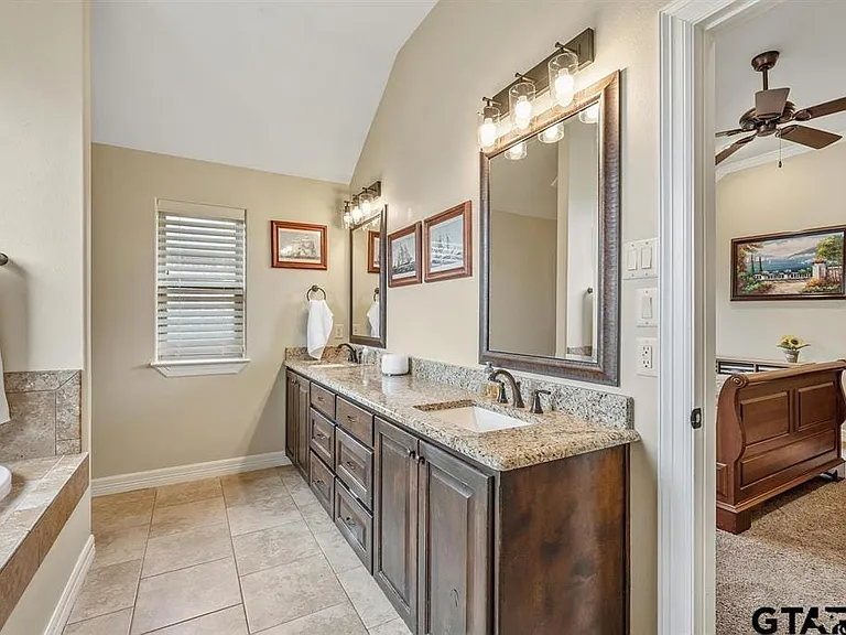 7376 Flat Rock Ln — Photo 3