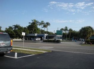 944 7th Ave N, Naples, FL 34102