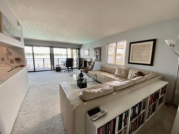 5th image of 555 Lake St #6