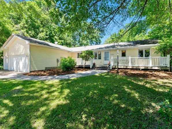 2021 Glenwood Dr NE, Cambridge, MN 55008