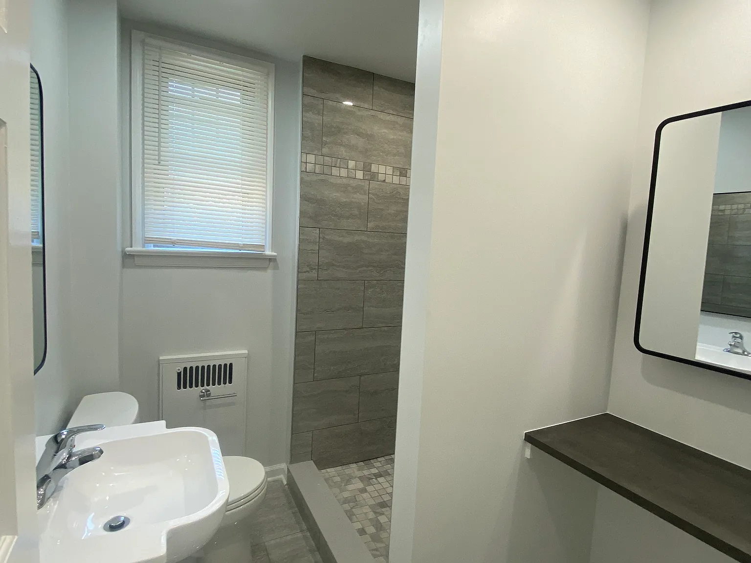 1319 Montgomery Ave — Photo 4