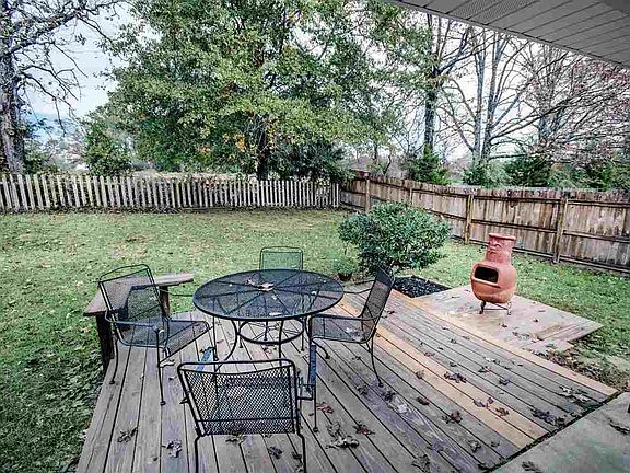 3rd image of 128 Beechwood Cir