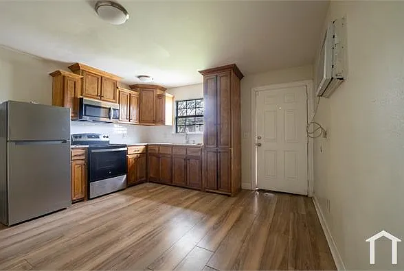 220 Armstrong St — Photo 24