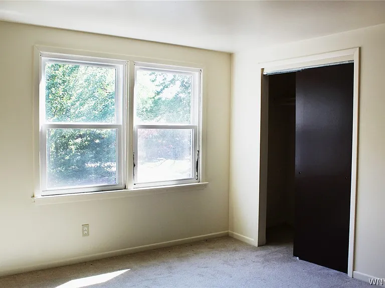 140 Ayrault Dr #RIGHT — Photo 4