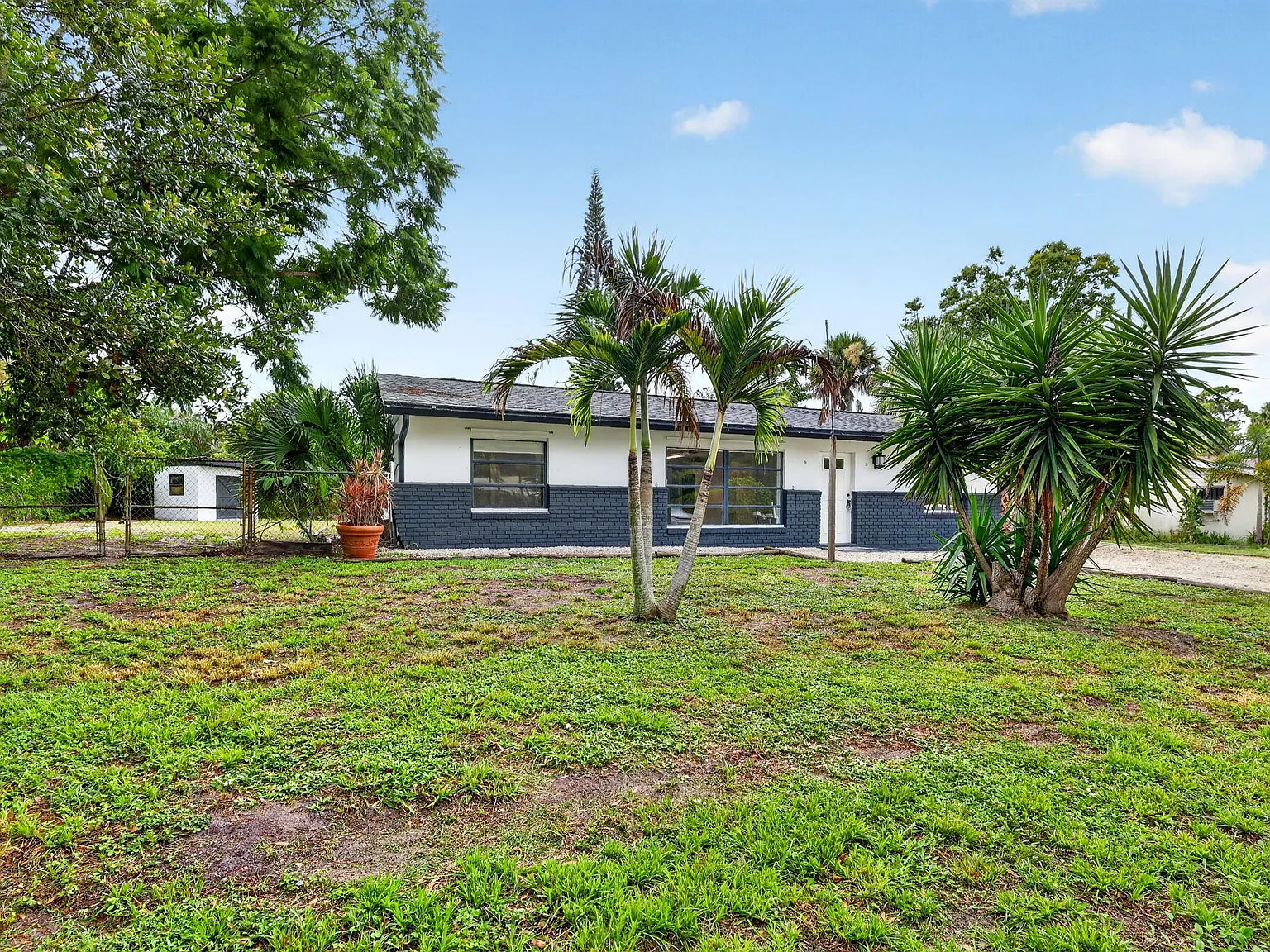 3 bed, 2.0 bath, 1188 sqft, $2,200 — Photo 4