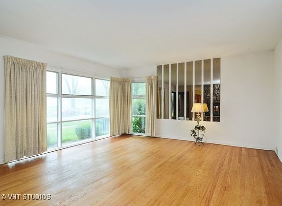 3rd image of 818 N Dryden Ave