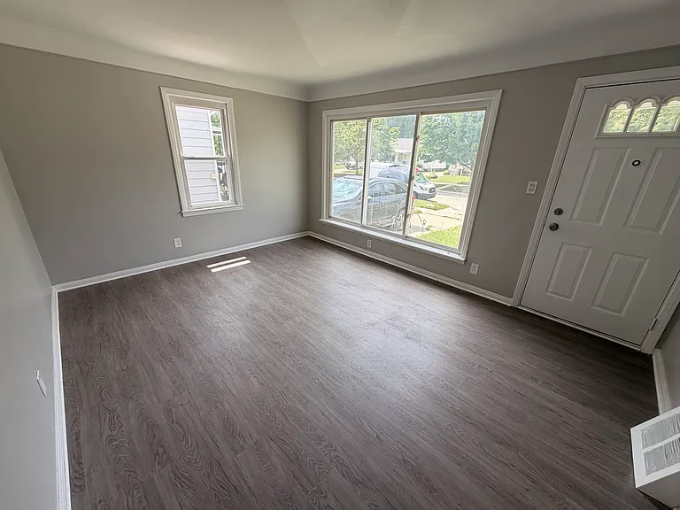 4655 Niagara St — Photo 6