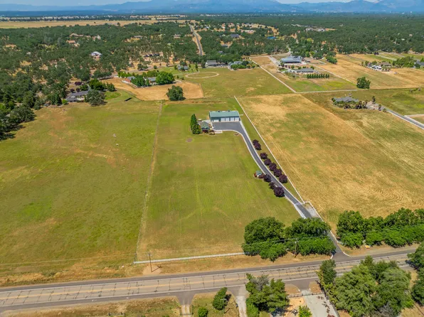 8200 Deschutes Rd, Palo Cedro, CA 96073