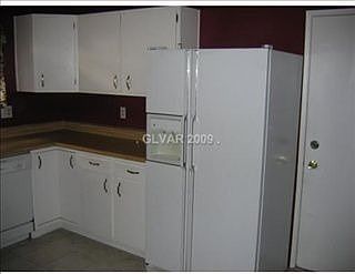 4th image of 912 Joseph Kerwin Dr