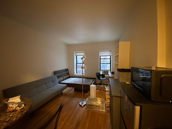 2nd image of 153 E 43rd St APT 5A