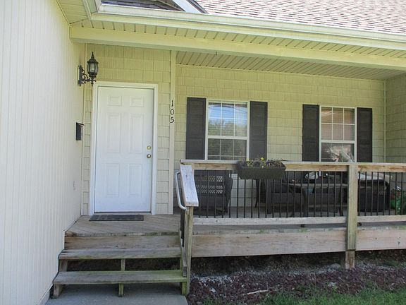 2nd image of 105 NE Maggie Ave