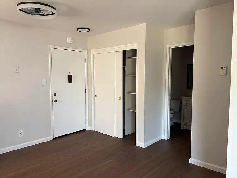 504 Richmond Dr #1 — Photo 5