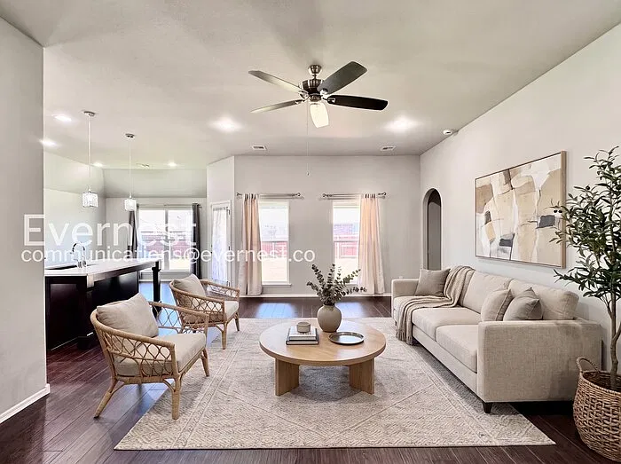 4 bed, 3.0 bath, 2111 sqft, $2,350 — Photo 4