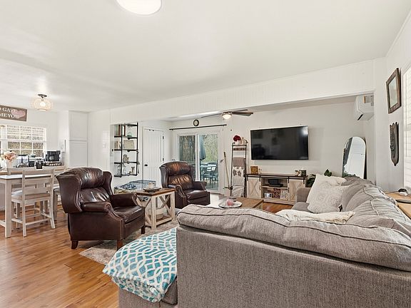 3rd image of 785 Trail Rd