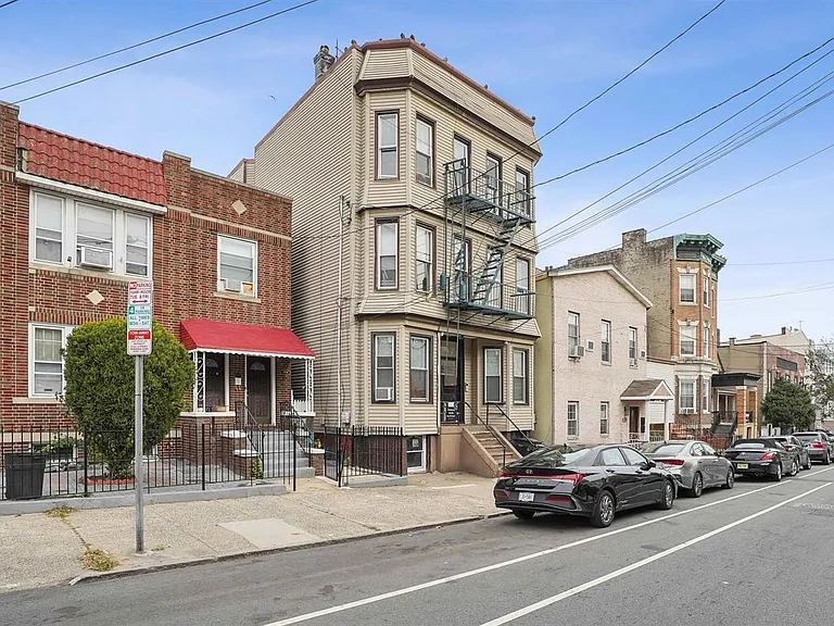 198 Griffith St #1L — Photo 15