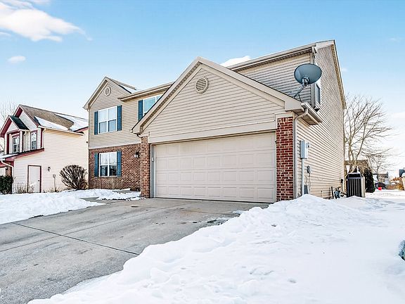 2nd image of 745 Woodcote Ln