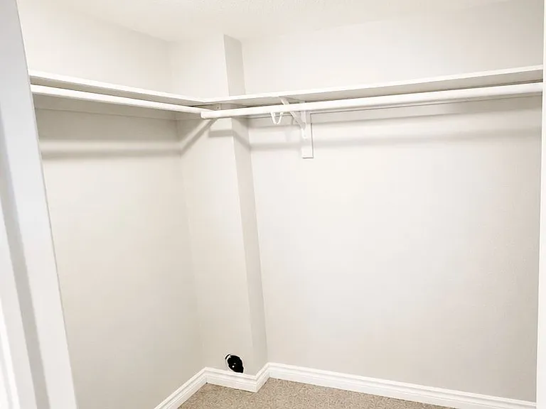 1387 Marshall Cres #LOWER — Photo 11