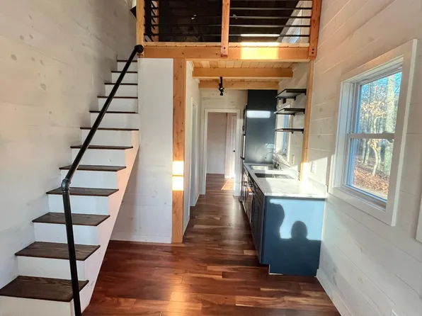 27 Middle Rd, Kennebunk, ME 04043