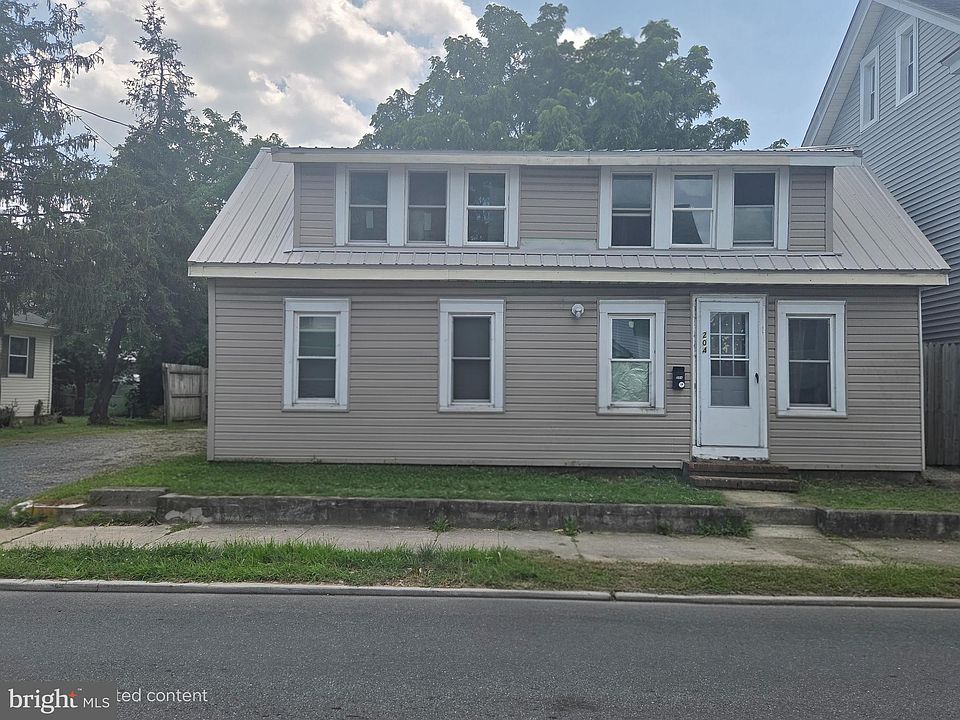 2nd image of 204 SE 2nd St