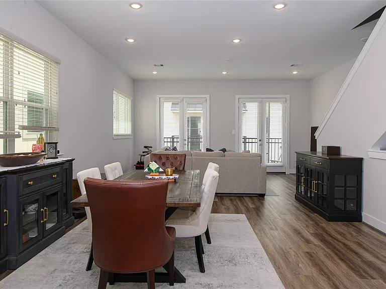 1274 N Post Oak Rd #B — Photo 7