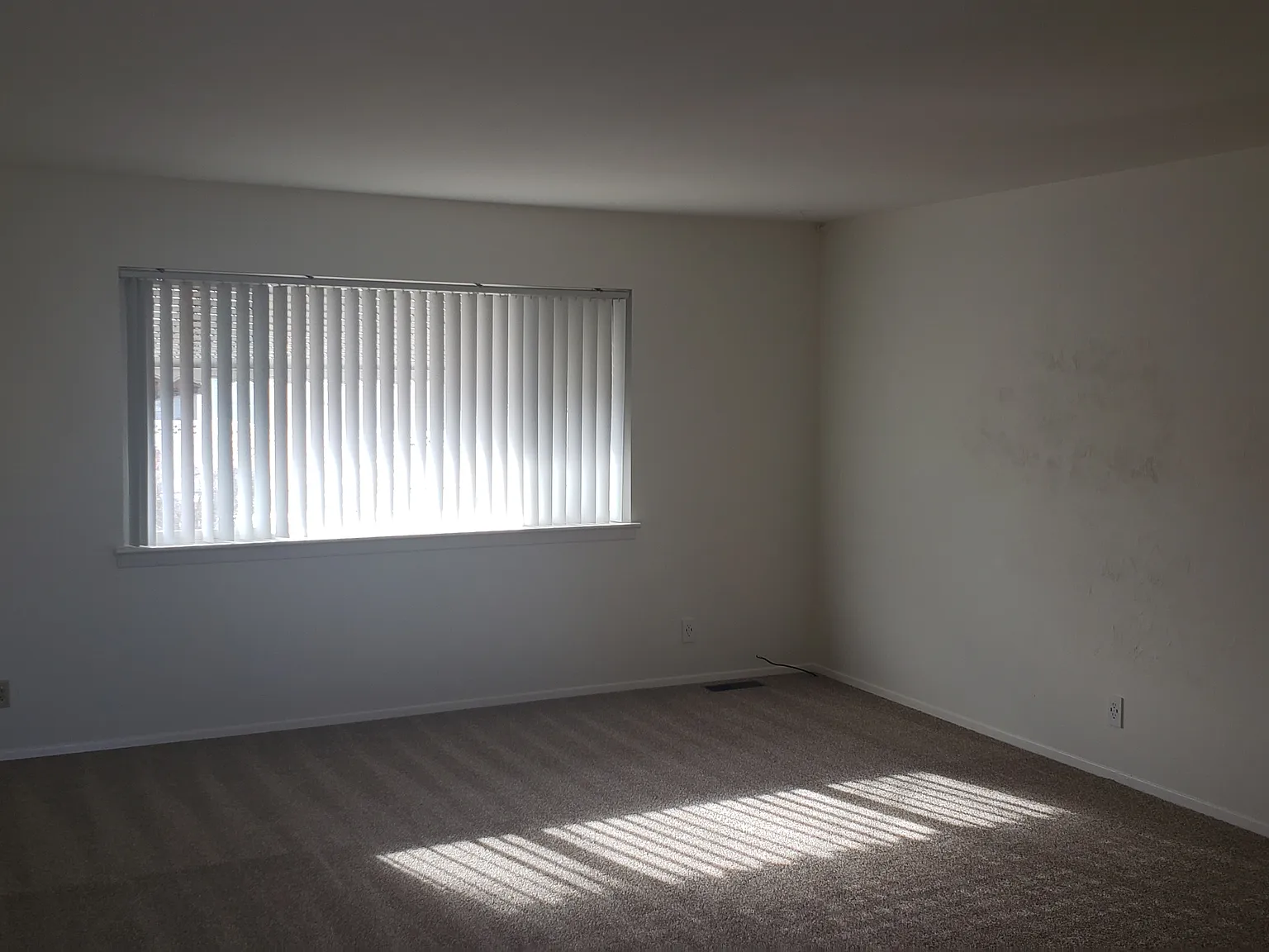 3 bed, 1056 sqft, $1,750 — Photo 2