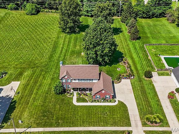 2nd image of 4301 Woodfield Pl