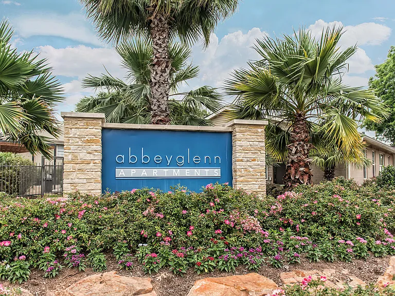 Abbey Glenn Apartments — Photo 1