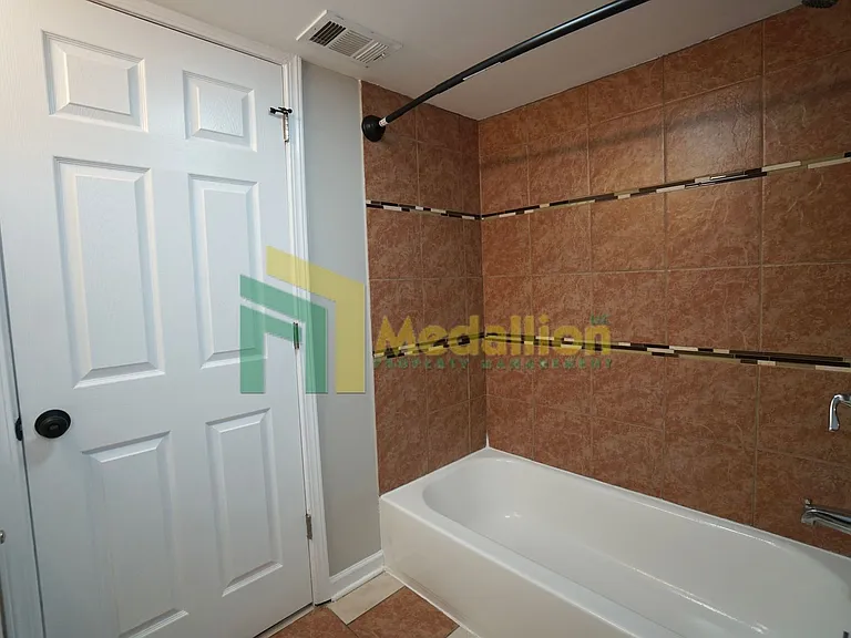9858 S Drexel Ave — Photo 19