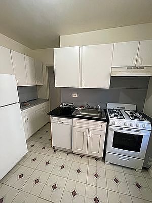 5th image of 64-41 Saunders St #2