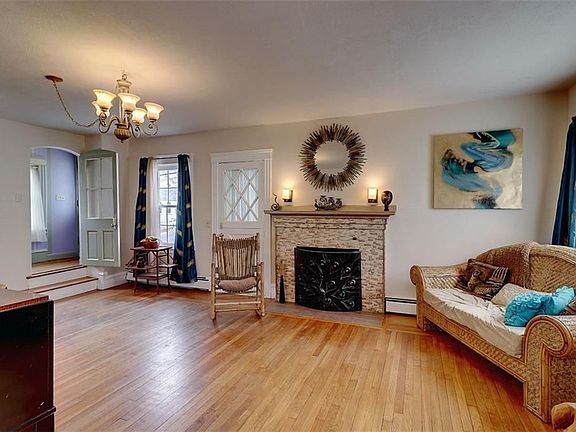 4th image of 91 Cliffdale Ave