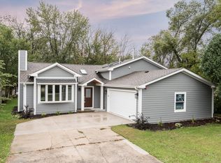 8321 W 103rd St, Palos Hills, IL