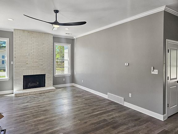 4th image of 1088 Faulkner Rd