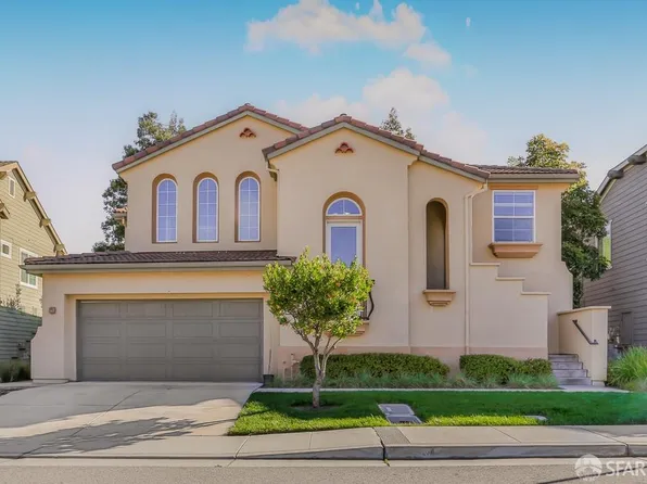 136 Elderberry Ln, Brisbane, CA 94005