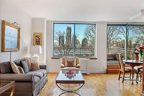 Sold by Compass | media 17